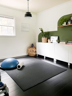 a yoga mat on the floor in a room