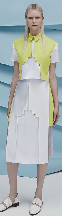 Georgia Hardinge spring 2015 Origami Fashion Design, Shape In Fashion, Balance In Fashion, Mode Pastel, Symmetrical Balance, Haute Couture Style, Georgia Hardinge