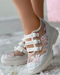 Lasaky - Sneakers with cut-outs and floral embroidery in transparent mesh Embroidered Shoes, Chic Type, Round Toe Heels, Casual Shoes Women, Shoe Game, Olivia Mark, Canvas Shoes, Cute Shoes, Types Of Shoes