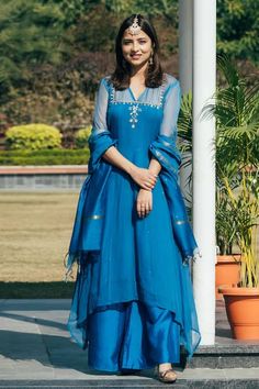 Tassel Dupatta, Paulmi And Harsh, Indowestern Dresses, Mukaish Work, Organza Suits, Mehendi Outfits, Zardozi Work, Embroidery Fashion Detail, Long Gown Design