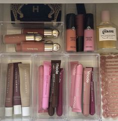 Make Up Vision Board, Dream Vanity, Makeup Bag Essentials, Makeup Drawer, Sephora Skin Care, Matte Makeup, Makeup To Buy, Makeup Obsession, Makeup Items