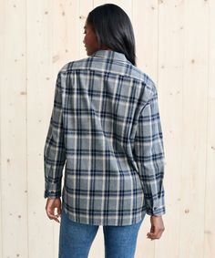 Flannel Boyfriend Shirt Grey Plaid In a classic, weightier cotton, this flannel version of our best-selling Boyfriend Shirt is an essential layer destined for any-season wear. 100% cotton. Made in China of Japanese flannel. Oversized boyfriend silhouette with chest pocket and high-low hem. | Jenni Kayne Women's Flannel Boyfriend Shirt Size Small Flannel Oversized, Jenni Kayne, Flannel Women, Grey Plaid, Boyfriend Shirt, High Low Hem, Perfect Shirt, Flannel Shirt, Chest Pocket