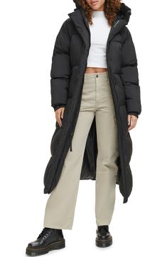 Winter Puffer Jacket Outfits, Long Puffer Jacket Outfit, Minimalist Winter Wardrobe, Womens Puffer Jacket, Long Teddy Coat, Long Winter Jacket, Long Winter Coats Women, Puffer Jacket Outfit, Jacket Outfit Women