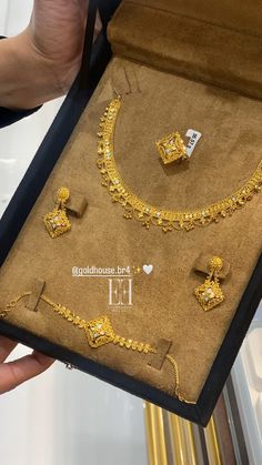 Asian Gold Necklace, Indian Wedding Gold Jewelry, Eritrean Gold Jewelry, Gold Jewellery Set Bridal, Gold Jewelry Aesthetic Arab, Bijoux En Or Dubai, Simple Gold Necklace Designs Indian, Arab Gold Necklace, Gold Jewelry Necklace Indian