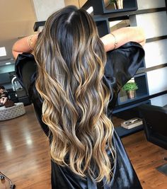 Caramel Blonde Balayage On Black Hair, Blonde Balayage Tanned Skin, Honey Blonde Balayage On Black Hair, Golden Blonde Balayage On Black Hair, Arab Balayage, Golden Balyage Long Hair, Gold Balyage Long Hair, Highlights Brown Hair Balayage, Balayage Hair Blonde Medium