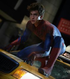 the amazing spider - man is getting ready to jump out of his car in the movie