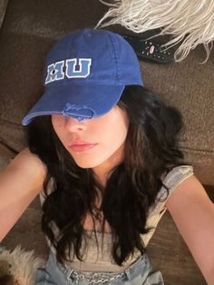 Casquette Von Dutch, Photographie Portrait Inspiration, Self Portrait Poses, Selfie Poses Instagram, Foto Poses, Selfie Ideas Instagram, Foto Art, Foto Ideas Instagram