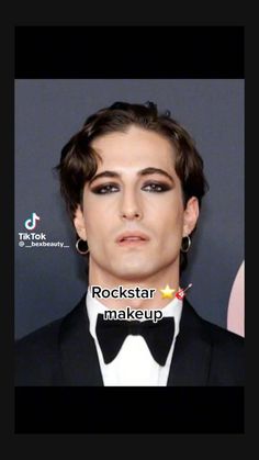 TT: _bexbeauty_ Glam Rock Makeup 70s Men, Male Rockstar Makeup, Guyliner Looks, Punk Makeup Looks Men, Rockstar Boyfriend Makeup, Gothic Men’s Makeup, Rock Star Makeup Eye, Rockstar Makeup Men, Eyeliner On Men