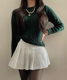 Korean Christmas Outfit, Korean Christmas, Stile Blair Waldorf, Dr Closet, Elegante Casual, Christmas Outfits, Fashion Mistakes, Really Cute Outfits, Winter Fashion Outfits