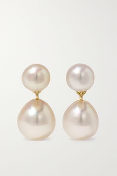 Mizuki's sculptural pieces are both modern and timeless, so you'll return to them for years to come. These elegant earrings are crafted from 14-karat gold and each feature two lustrous Akoya pearls that sit close to the lobe. Luxury Pearl Earrings With Refined Style, Luxury Refined Pearl Earrings, Refined White Akoya Pearl Earrings, Luxury Elegant Pearl Earrings In Brass, Luxury Gold Tarnish-resistant Pearl Earrings, Jewellery Styling, Modern Pearl Jewelry, Timeless Earrings, Pearl Jewelry Design