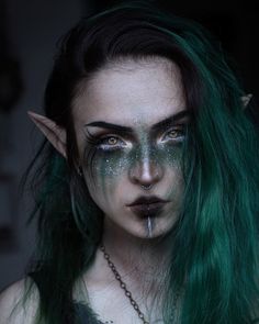 Dark Elf Cosplay Makeup, Dark Ren Faire Makeup, Dark Elf Costume Makeup, Dark Forest Fairy Makeup, Dark Elf Costume Halloween, Dark Elf Halloween Costume, Dark Fae Cosplay, Fae Halloween Costumes