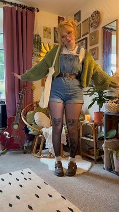 70s Style Outfits Plus Size, Overalls Shorts Outfit Fall, Pumpkin Inspired Outfit, Overalls With Tights, My Aesthetic Outfit, Overall Shorts Outfit Fall, Flower Shop Outfit, Dungarees Outfit Aesthetic, Quirky Fashion Aesthetic