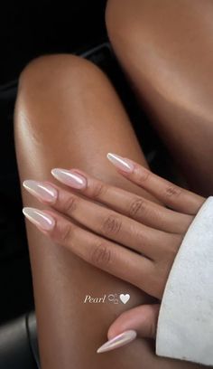 Vanilla Aesthetic Nails, Light Colored Almond Nails, Nail Inspo Ballerina Shape, Nail Inspo For Brown Skin, Nail Designs For Brown Skin, Simple Nails Black Women, Holiday Nails Classy, Simple Baddie Nail Ideas, Cream Colored Nails