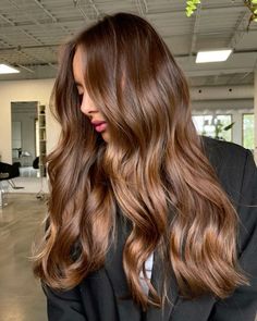 Olive Skin Color Hair Ideas, Toffe Brown Hair Color, Honey Lowlights On Brown Hair, Hair Colors For Bright Spring, Brown Hair Spring 2024, Hair Color Summer 2023 Trends, Deep Autumn Hair Color Highlights, Warm Summer Hair, Hair Color Caramel Honey