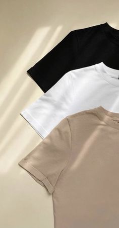 Layflat Photography Clothes, Minimalistic Shirt Design, Neutral Tshirts, Clothing Product Shots, Product Shoot Ideas Clothing, T Shirt Flat Lay, Neutral Shirts, Minimalist Clothing Brands, Apparel Photography