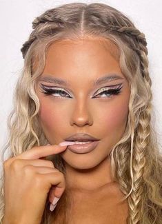 Nightout Makeup, Bratz Makeup, 50 Aesthetic, Coachella Makeup, Sparkly Makeup, Rave Hair, Hair Extensions For Short Hair, Shimmer Makeup, Makeup Shades