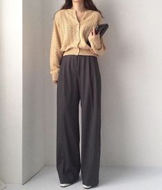 Neutral Outfits, Muslimah Fashion, Vogue Fashion, 가을 패션, New Classic, Looks Style, Mode Inspiration, Looks Vintage, 70s Fashion