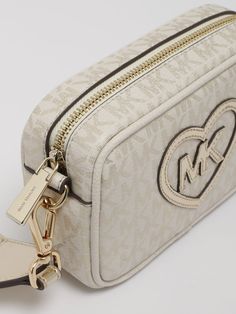 Crossbody Shoulder Bag from Michael Kors Composition: 100 Pl | Michael Kors Crossbody Shoulder Bag Kids in White | SS24 American Fashion Designers, Michael Kors Crossbody, Label Design, Kids Bags, Luxury Boutique, Crossbody Shoulder Bag, American Style, Michael Kors, Accessory Gift