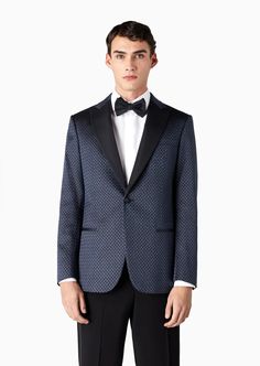 Giorgiovo jednořadé sako z hedvábného žakáru | GIORGIO ARMANI Muž Giorgio Armani Men, Armani Collection, Armani Prive, Evening Jackets, Outerwear Outfit, Single Breasted Jacket, Armani Men, Shoes Booties, Denim Outfit