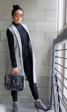 Outfits With Black Vest, Gray Vest Outfit Women, Long Vest Outfit Fall, Sleeveless Cardigan Outfit, Sleeveless Vest Outfit, Long Vest Outfit, Sweater Vest Outfit Women, Vest Outfit Women, Long Sleeveless Vest