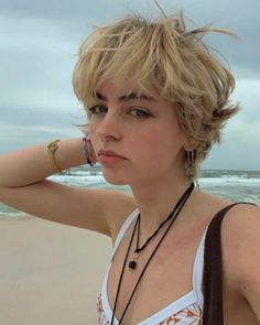 L o r e e e h h Haircuts For Really Short Hair, Fem Short Haircut, Shag Pixie Cut, Gay Hairstyles, Short Punk Haircuts, Gay Haircut, Natural Short Hairstyles, Top 10 Hairstyles, Queer Hair