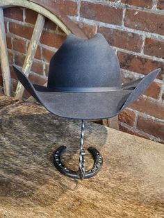 Western-style Adjustable Felt Hat For Country Events, Black Felt Hat For Western-themed Winter Events, Black Adjustable Western Felt Hat, Grey Felt Cowboy Hat, Dark Brown Felt Cowboy Hat, Western Cowboy Hats, Felt Cowboy Hats, Deep Gray, Felt Hat