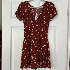 Size Xs Red Daisy Mini Sundress. Never Warn Nwt. Red Short Sleeve Mini Dress For Day Out, Red Mini Dress With Short Sleeves For Day Out, Cute Red Short Sleeve Dress, Red Short Sleeve Mini Dress, Cute Style, Red Short Sleeve Cute Mini Dress, Red Short Sleeve Mini Dress, Cute Red V-neck Mini Dress, Red Daisy, Mini Sundress