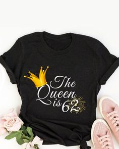 a t - shirt that says the queen is 5 and has a crown on it