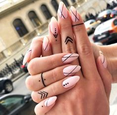 Nails Designs Christmas, Nails Art Simple, Nails New Years, New Years Nail, Shape Your Nails, Holiday Nails Christmas, Art Hacks, Geometric Nail Art, Minimal Nails