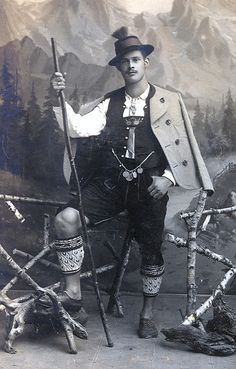 Mann in Tracht / Holzkirchen-Gmund am Tegernsee ca. 1910 #Miesbach German Heritage, My Heritage, Man Photo, Vintage Photographs, Historical Photos, Vintage Photography, Bavaria