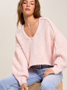 This unique and stylish open weave pieced cropped sweater with a V-neckline is the perfect way to add a touch of cool to your wardrobe. The intricate piecing and open weave design create a visually interesting look, featuring a cropped fit and V-neckline. The Olsen Twins, Cute Sweaters For Fall, Light Pink Sweaters, Olsen Twins, Trendy Sweaters, Boxy Top, Fits Clothes, Stylish Sweaters, Mary Kate