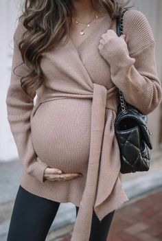 Caitlin Covington, Maternity Dress Outfits, Maternity Sweater Dress, Baby Bump Style, Preggo Fashion