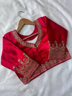 Silk Fabric Dress, Lace Blouse Design, Latest Bridal Blouse Designs, Latest Blouse Designs Pattern, New Saree Blouse Designs, Dresses By Pattern, Latest Model Blouse Designs, Padded Blouse, Blouse Designs Indian