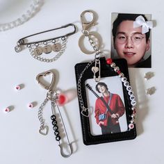 This bias box includes: A photocard holder A keyring A brooch to hang on your bag or jacket The holder is handmade in imitation leather, the beads are in acrylic The keyring and brooch are also handmade with love The photo of the holder is printed in HD with quality photo paper. You can remove the photo easily and put a standard size photocard in it instead. Ideal for decorating your bag or for your keys Careful delivery in bubble envelope Photocard Holder, Min Yoongi Wallpaper, Kpop Diy, Kpop Merch, Diy Holder, Car Keychain, Diy Phone, Bubble Envelopes, Outfits Aesthetic