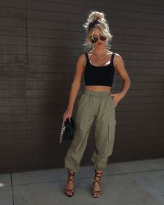 F00213328-302 Casual Summer Bottoms With Cuffed Ankles, Curvy Casual Outfits, Nylon Pants, Looks Street Style, Overalls Women, Cargo Pants Women, Type Of Pants, Casual Trousers, Fit Style