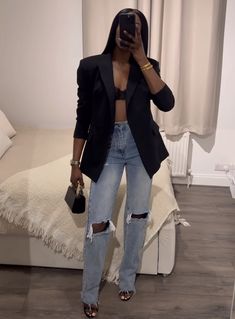 Works Night Out Outfit, Blazer Bustier Outfit, Blazer Outfits For Women Going Out, Classy Going Out Outfits Night Winter, Casual Outfits With Heels Going Out, Blazer Outfits Concert, Casual Bar Outfits Black Women, Lace Bra And Blazer Outfit, February Night Out Outfit