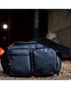 The Raven Mirrorless Bag is a premium bag with configurable storage area for your mirrorless or DSLR gear. Can be worn over your shoulder as a cross body bag or as a sling, but easily swings around the shoulder to your front to allow access to the main compartment without having to set the bag down. Easily holds a mirrorless camera and 2-3 additional lenses but can be configured for your needs via our 2 mini HEX Blox (TM) included with the bag. The back of the bag features air-mesh for comfort. Duck Tote, Kanken Mini, Things Photography, Custom Storage, Tablet Phone, Storage Area, Reusable Shopping Bags, Mirrorless Camera, The Raven