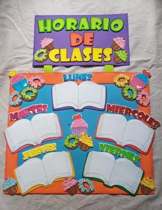 a bulletin board with an open book on it and the words horario de classes written in spanish