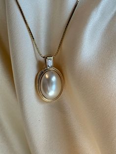 Vintage AVON Pearl Pendant Necklace Elegant Formal Necklaces With Large Pendant, Classic Oval Pendant Necklace For Formal Occasions, Elegant Formal Necklace With Large Pendant, Classic Oval Jeweled Necklaces, Classic Oval Jewel Necklace, Classic Oval Jeweled Necklace, Classic Large Pendant Necklace For Anniversary, Classic Oval Pearl Pendant Jewelry, Classic Gold Necklaces With Jewels