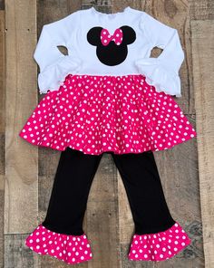 Minnie Mouse Girl Outfit Minnie Mouse Applique, Mouse Applique, Bug Clothing, Minnie Mouse Outfit, Minnie Mouse Birthday Outfit, 4th Of July Dresses, Mouse Outfit, Minnie Mouse Theme, Minnie Mouse Outfits