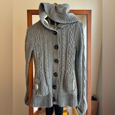 Nwot- The Tag Did Come Off So It’s Not Tagged But It Is New Never Worn! Modern Vintage Boutique Ci Sono Cavalini Gray Cable Knit Hooded Sweater - Size Small - 100% Acrylic Interior, 100% Polyester Exterior - Hood Is Not Removable - Full Zip And Buttons - 18 Inches Across Chest From Underarm To Underarm - 26 Inches Total Length From Neckline To Bottom Questions? Comment Below! Teddy Jacket, Hooded Sweater, Vintage Boutique, Modern Vintage, Cable Knit, Sweater Sizes, Cable, Jackets & Coats, Jackets For Women