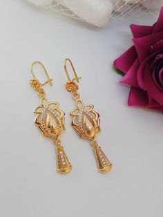 Earrings Collection Gold, Light Weight Gold Earrings, Stud Gold Earrings, Gold Jewelry Prom, Gold Earrings Models, Gold Bangle Set, Gold Earrings Wedding, Fancy Jewellery Designs, Gold Bridal Jewellery Sets