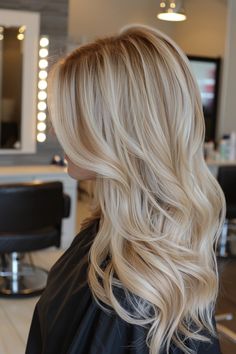 Explore top blond hair color ideas that enhance your locks with dimension and an effortless, stylish appearance. Blonde Hair With Layers, Healthy Blonde Hair, Blond Bob, Fall Blonde Hair Color, Caramel Blonde Hair, Blonde Hair Goals, Blonde Hair Colors, Fall Blonde Hair