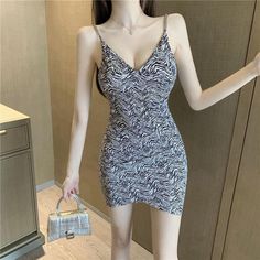 Season: Spring,Summer,Autumn,WinterSize:One Size Length: 74cm (excluding sling) ,Bust: 68cm,Waist: 60cm Color:PrintDress Length:ShortOccasion: Daily,Party,BeachFabric:PolyesterPackage Contents: 1* Dress, without Accessorie Fitted V-neck Suspender Sundress, Casual V-neck Suspender Dress For Date Night, Casual V-neck Suspender Dress For Party, Strap Dress, Dress First, Halter Dress, Sleeveless Dress, Bodycon Dress, Spring Summer