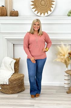 Maddi is 5’2 wearing a size small. (10/12)Runs big! Measurements based on size small. Bust: OversizedLength: 27inMaterials:75% Rayon, 21% Polyester, 4% Spandex Fall Outfits For Plus Size Women, Fall Outfits For Plus Size, Outfits For Plus Size Women, Curvy Dress, Outerwear Sweater, New Tops, Small Bust, Bottoms Pants, Short Tops