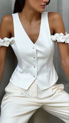 Total white chic business casual outfit by POST MERIDIEM. Discover all casual tops online. Waistcoat Top, Business Casual Outfit, Chic Business Casual, Total White, White Chic, Tops Online, Online Tops, Business Casual Outfits, Sleeveless Maxi Dress