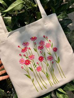 Tod Bag, Tote Bag Ideas, Decorated Tote Bags, Creative Tote Bag, Handpainted Tote, Diy Tote Bag Design, Painted Canvas Bags, Handpainted Tote Bags, Totes Ideas