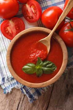 the best homemade italian tomato sauce in a wooden bowl with fresh tomatoes and basil on the side