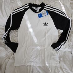 Adidas Active Wear Long Sleeve With 3 Stripes On Sleeves! Adidas Vintage Jacket, Adidas Long Sleeve Shirt, Sports Fashion Men, Adidas Long Sleeve, Floral Long Sleeve Shirt, Baggy Clothes, Adidas Outfit, Adidas Sportswear, Adidas Shirt