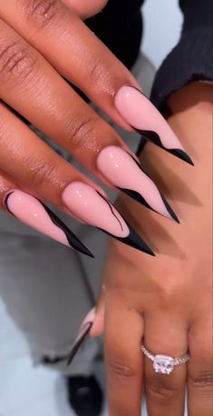 Hoilday Nails, Unusual Nail Designs, Fat Fingers, Acrylic Nails Stiletto, Stilleto Nails Designs, Cartoons Movies, Brown Acrylic Nails, Matric Dance, Gel Toe Nails